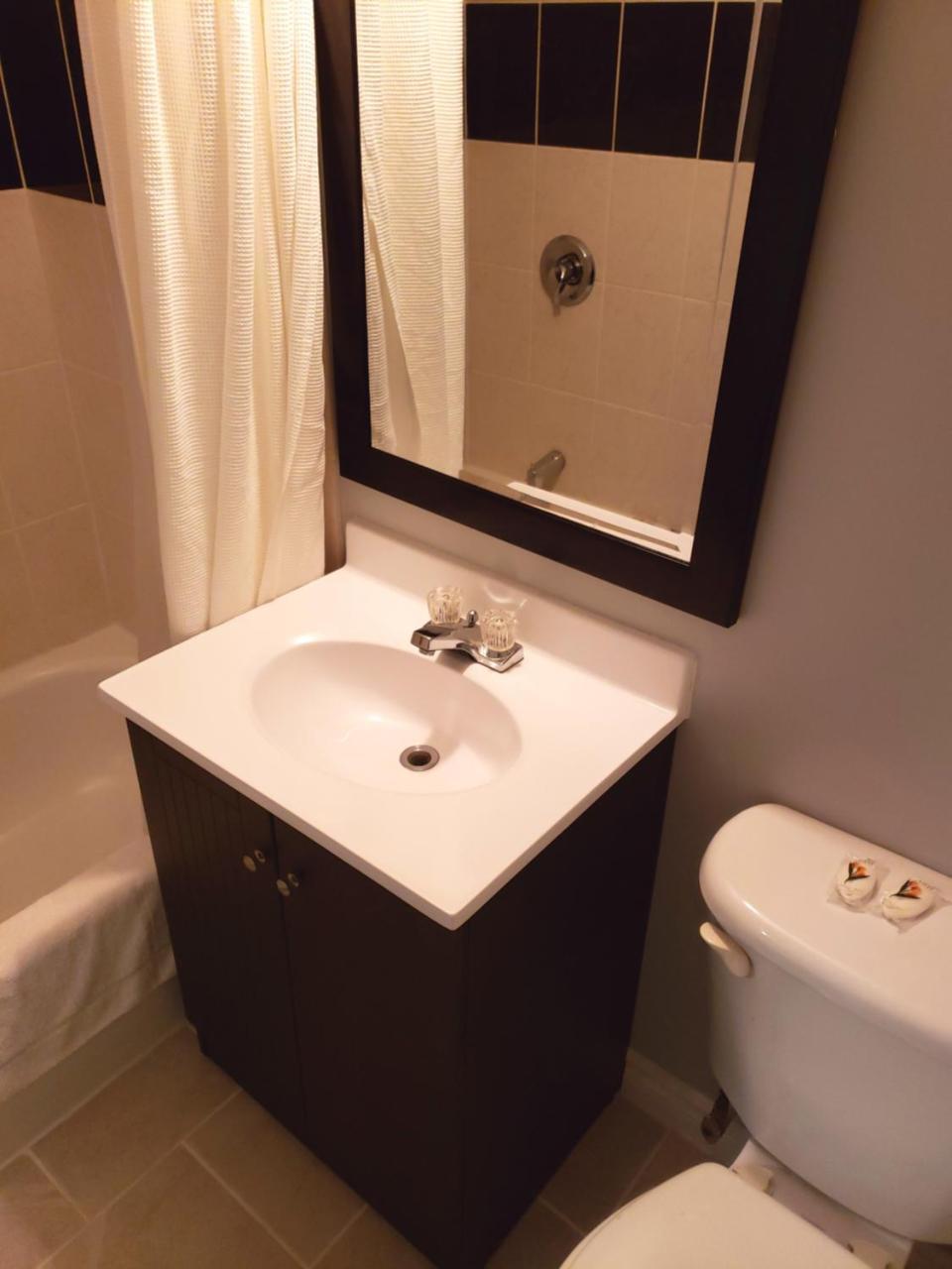 Regency Inn & Suites Κορνουάλη Εξωτερικό φωτογραφία